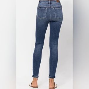 Judy Blue Mid Rise Jeans Style 82252